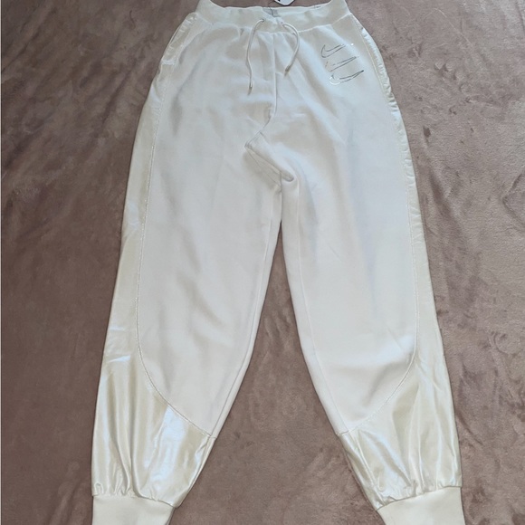 Nike oversized fit mid rise joggers size XS - Picture 11 of 11